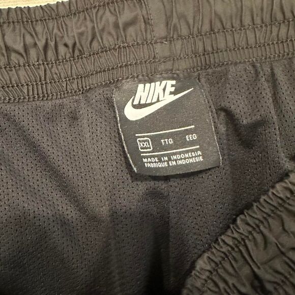 Black Nike Tech Windbreaker pants - Picture 4 of 4